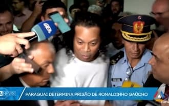 Роналдиньо может остаться под стражей на 6 месяцев
