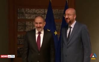 Meeting of Armenia PM and European Council President begins without handshake due to coronavirus