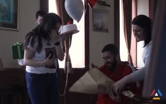 A surprise from a wife for a wounded soldier