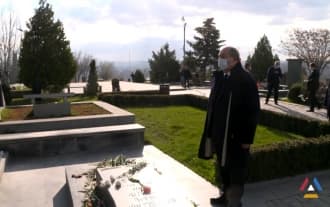 Արմեն Սարգսյանը Ապրիլյան պատերազմի 5-րդ տարելիցին այցելել է «Եռաբլուր» զինվորական պանթեոն
