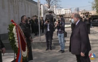 Президент РА Саргсян посетил площадь Героев в Тбилиси