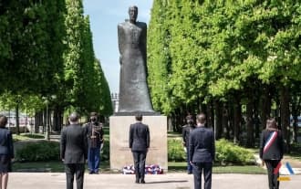 Macron laid a wreath at the Komitas monument, paying tribute to the memory of the victims of the Genocide
