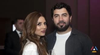Who is the wife of singer Saro Tovmayan