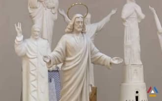 Представлены 12 конкурсных скульптур комплекса статуй Иисуса Христа