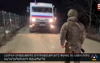 В Лачинском коридоре азербайджанцы закрыли путь российских миротворцев