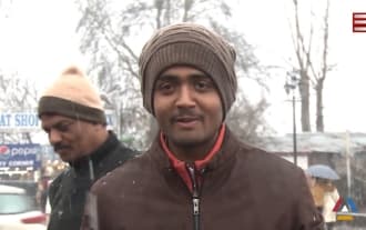 Snow kills 100 in India