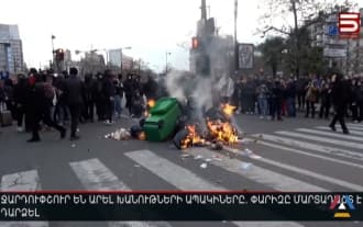 Mass protests and riots in Paris