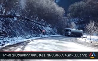 В Армении скатился в овраг автомобиль минобороны