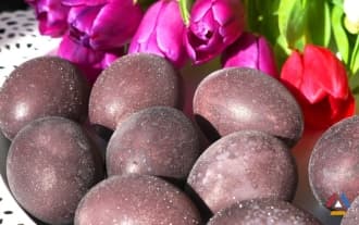 Easter Eggs Dyeing with Red Wine, Easter 2023