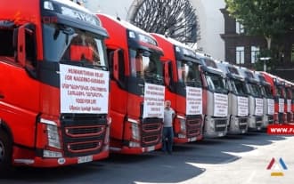 Շուրջ 20 բեռնատար շարժվեց դեպի Կոռնիձոր․ Հայաստանը Արցախ հումանիտար օգնություն է ուղարկում
