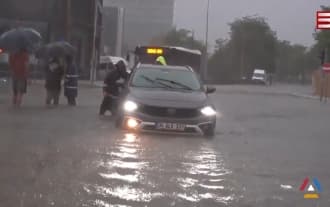 Наводнения и обвалы в Турции